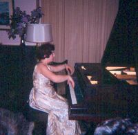 Filename=entertainers_9.jpg
Filesize=32KiB
Dimensions=398x390
Date added=Nov 19, 2006 entertainers_9.jpg
