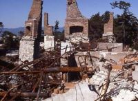 Filename=Sentinels_at_the_Cliff_House_Ruins.jpg
Filesize=38KiB
Dimensions=497x366
Date added=Nov 19, 2006 Sentinels_at_the_Cliff_House_Ruins.jpg