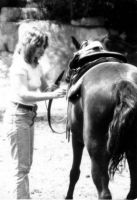 Filename=Cathy_saddleing_Sauce.jpg
Filesize=22KiB
Dimensions=288x420
Date added=Nov 19, 2006 Cathy_saddleing_Sauce.jpg